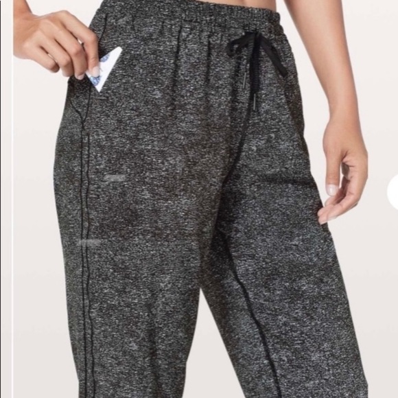 LULULEMON Keep it Classic crop pants - Picture 4 of 5